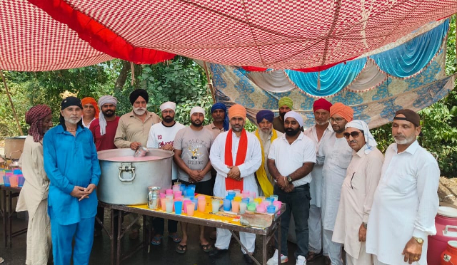 ਅੱਡਾ ਬਾਹੋਵਾਲ ਵਿਖੇ ਸਮੂਹ ਸੰਗਤਾਂ ਦੇ ਸਹਿਯੋਗ ਨਾਲ ਠੰਡੇ- ਮਿੱਠੇ ਜਲ ਦੀ ਛਬੀਲ ਲਗਾਈ